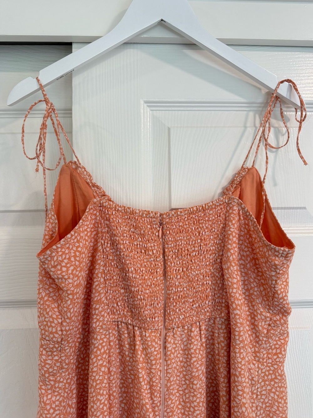 Abercrombie & Fitch Tie Shoulder Ruched Ditsy Floral Peach Slit Leg Dress - Picture 4 of 7